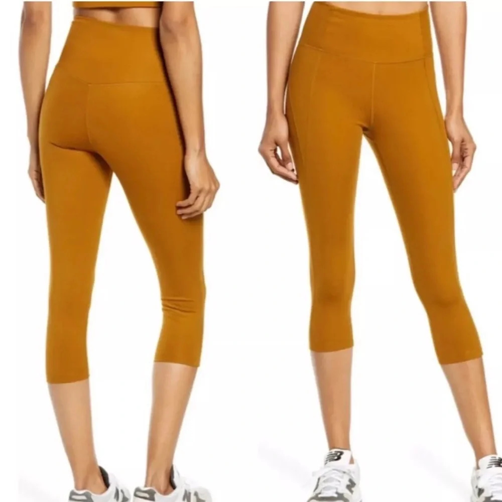 Girlfriend Collective Compressive High-Rise Cropped Legging Size Medium